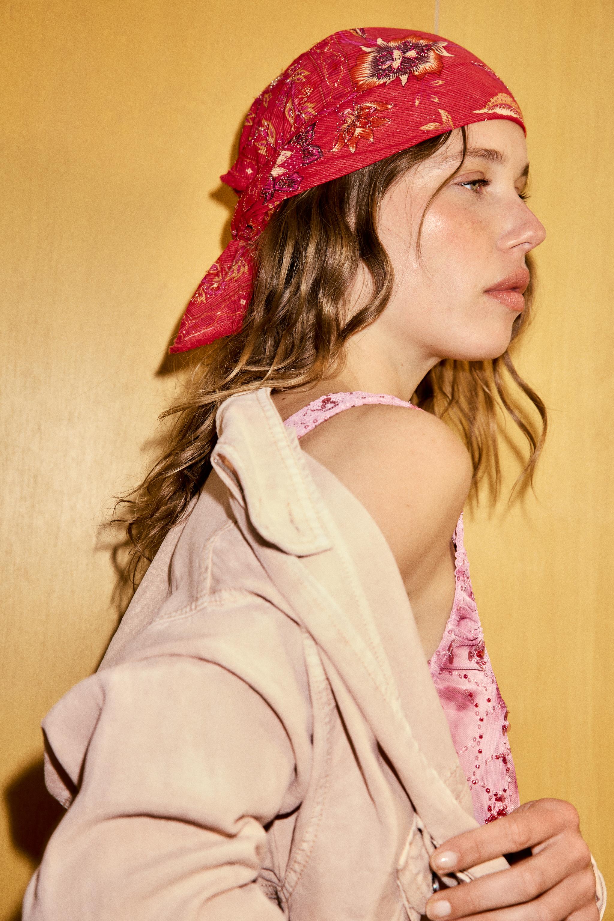 FOULARD IMPRIMÉ FLEURS BRODÉES FANTAISIE